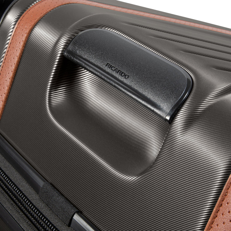 Ricardo Beverly Hills Montecito 2.0 Hardside Medium Check-In Expandable Spinner Luggage