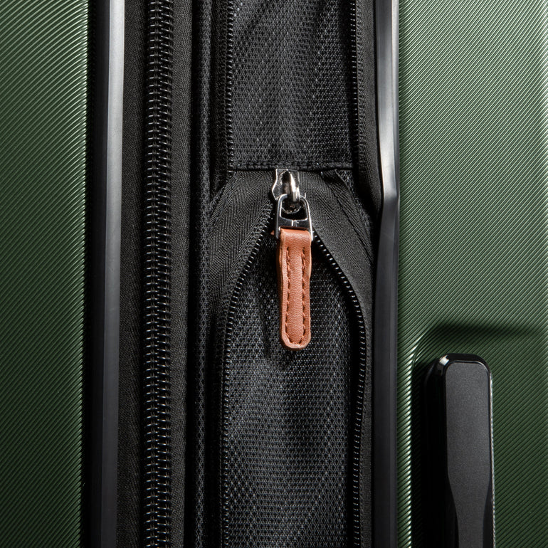 Ricardo Beverly Hills Montecito 2.0 Hardside Medium Check-In Expandable Spinner Luggage