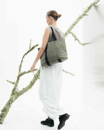 Db Essential Tote 16L